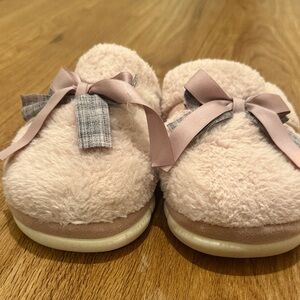 Cozy Pink Fuzzy Slippers with Bows Bethany’s choice women’s sz9 pajamas shoes